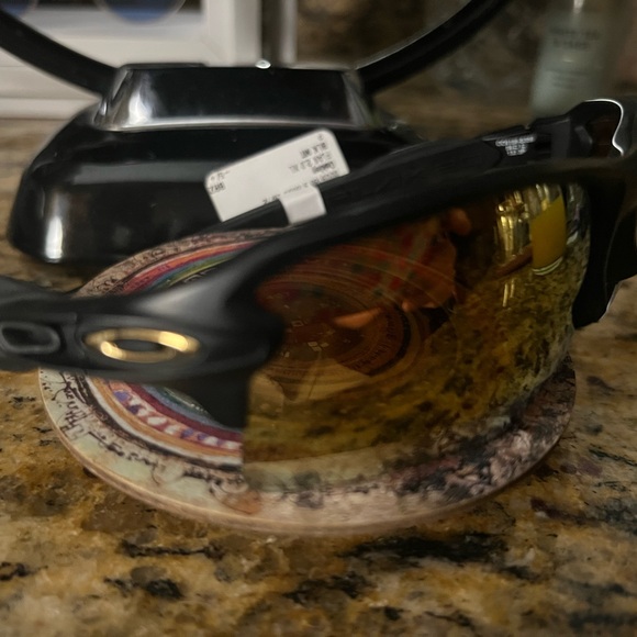 Oakley Polarized Sporty Sunglasses with Black Frame and Gold Lens NWT - Picture 5 of 6